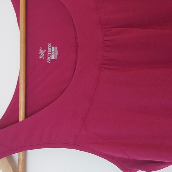 Arc'teryx Tank Top With Pleated Detail At Front And Back Magenta Size Large - Picture 4 of 5